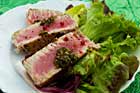 Thunfisch mit Blattsalat Korianderdressing